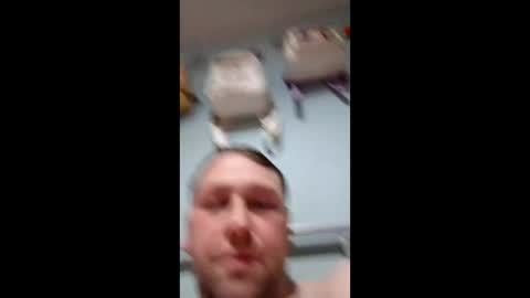 Snapshot of drewk423258 chatting on January 15, 2:32 pm drewk423258 online show from January 15, 2:32 pm