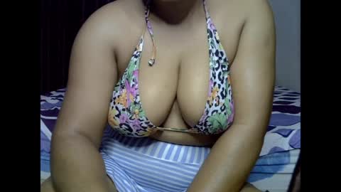 Snapshot of drippingnwet chatting on April 4, 11:51 am drippingnwet online show from April 4, 11:51 am