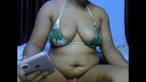 Snapshot of drippingnwet chatting on April 14, 2:28 am drippingnwet online show from April 14, 2:28 am