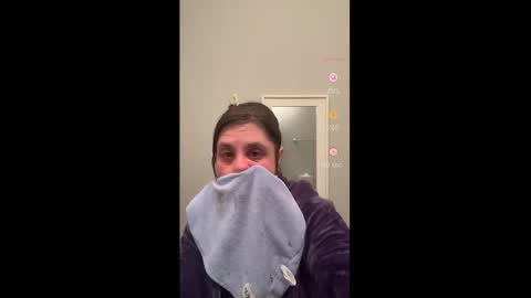 Snapshot of drippykitty888 chatting on January 8, 4:53 pm Drippy kitty online show from January 8, 4:53 pm