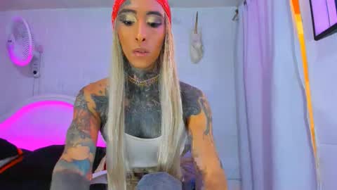 drippyorlove online show from October 19, 6:19 pm