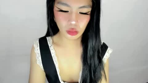 Snapshot of dripqueenxoxo chatting on October 28, 5:22 am miss. Erika online show from October 28, 5:22 am