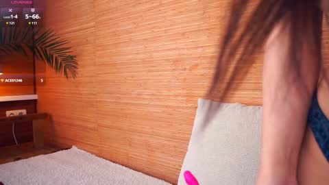 Polly day and Amelia night online show from December 19, 9:29 am