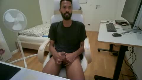 Snapshot of dudecologne chatting on December 12, 8:43 pm DudeCologne online show from December 12, 8:43 pm