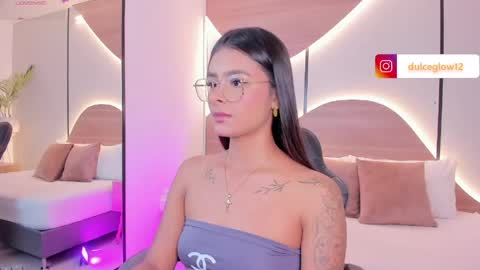 D U L C E online show from April 30, 1:56 am