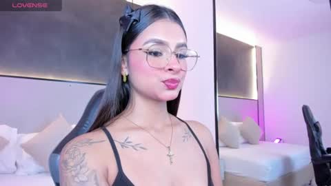 Snapshot of dulce_glow_ chatting on June 10, 7:46 pm D U L C E online show from June 10, 7:46 pm