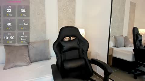 Snapshot of dulce_natyy chatting on September 18, 2:13 am N A T Y online show from September 18, 2:13 am