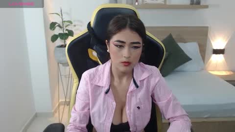 V I C T O R I A online show from March 3, 12:27 pm