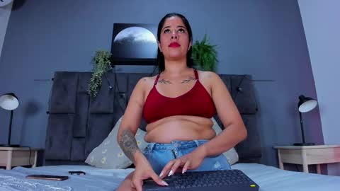 DULCE AURORA online show from December 15, 1:32 am