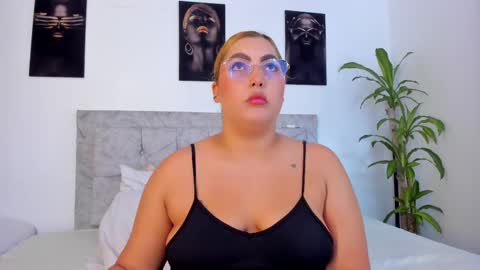 dulceedens_1 online show from February 23, 8:44 pm