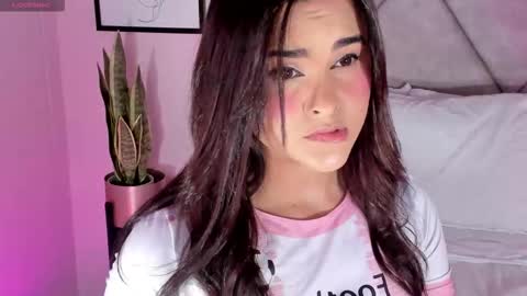 Dulcee Garcia online show from December 4, 4:55 am