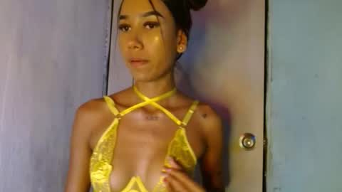 Snapshot of dulcelatina222 chatting on March 20, 5:12 am dulcelatina222 online show from March 20, 5:12 am