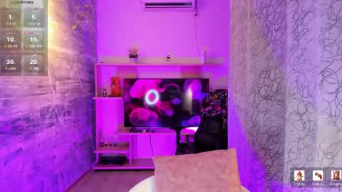 dulceprince1 online show from May 10, 11:15 am