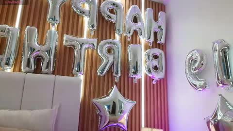 Snapshot of dulcey_ chatting on March 23, 6:17 am Dulcey online show from March 23, 6:17 am