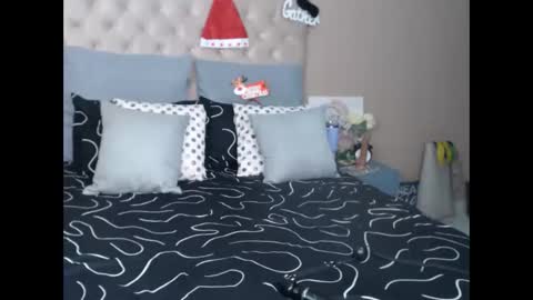 Snapshot of dustydarkfur chatting on December 25, 11:10 pm Bebe online show from December 25, 11:10 pm