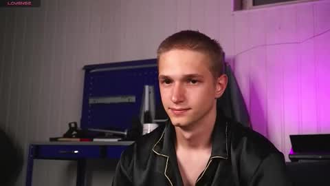 Dustyn online show from September 24, 4:43 pm