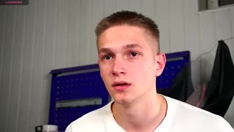 Dustyn online show from October 22, 5:02 pm