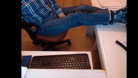 Snapshot of dutchpornking2 chatting on January 16, 3:35 pm dutchpornking2 online show from January 16, 3:35 pm