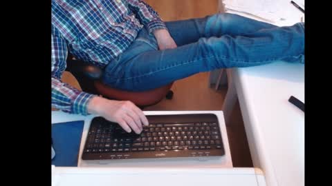 Snapshot of dutchpornking2 chatting on January 29, 1:28 pm dutchpornking2 online show from January 29, 1:28 pm