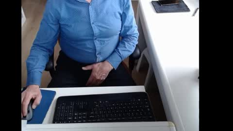 dutchpornking2 online show from May 3, 6:19 am