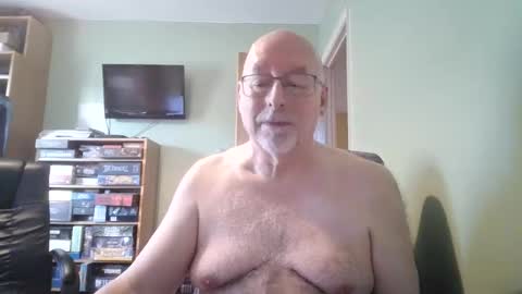 Snapshot of dutchunclejohn chatting on December 2, 10:42 am DutchUncleJohn online show from December 2, 10:42 am