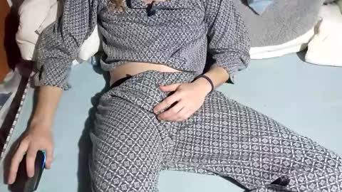 Snapshot of dv3nd3 chatting on January 13, 6:35 pm dv3nd3 online show from January 13, 6:35 pm