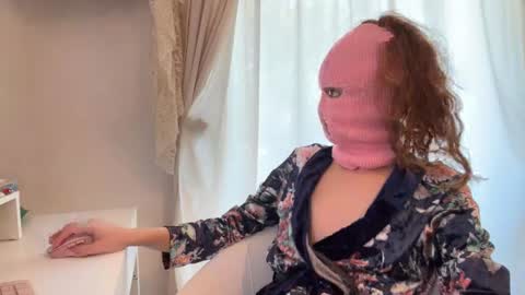 Divina  online show from October 23, 6:50 pm