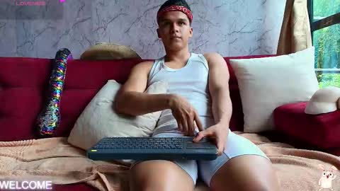 dwayne_brown online show from October 25, 7:08 pm