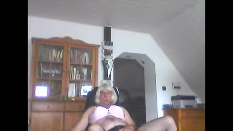 dwtfranky1911 online show from June 11, 8:56 am