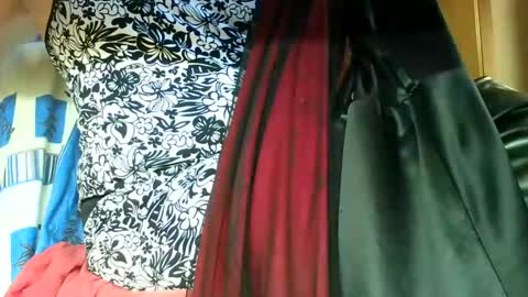 Snapshot of dwtsaskia80 chatting on January 22, 8:51 am dwtsaskia80 online show from January 22, 8:51 am