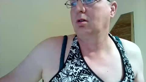 Snapshot of dwtsaskia80 chatting on October 21, 4:46 am dwtsaskia80 online show from October 21, 4:46 am