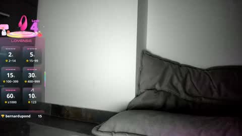 Dya online show from December 15, 9:30 pm