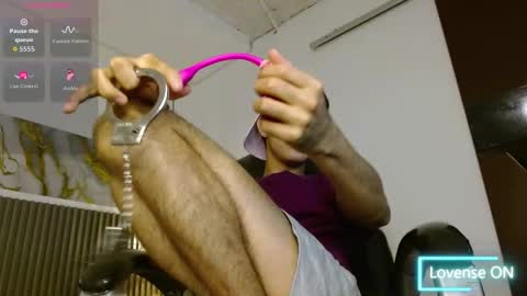 dyla_n18_ online show from December 5, 5:31 pm