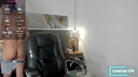 dyla_n18_ online show from May 7, 8:47 pm