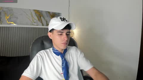 dyla_n18_ online show from May 14, 8:04 pm