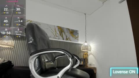 dyla_n18_ online show from May 16, 7:45 pm
