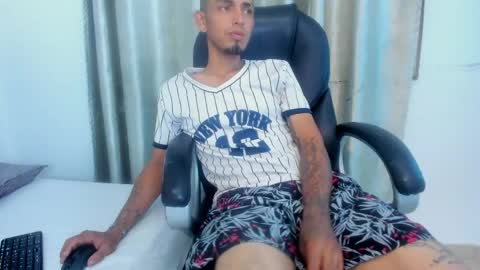 Snapshot of dylan_collins9 chatting on April 4, 4:11 am dylan_collins9 online show from April 4, 4:11 am