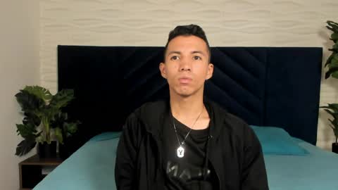 Snapshot of dylan_ross_ chatting on April 1, 11:33 am Dylan online show from April 1, 11:33 am