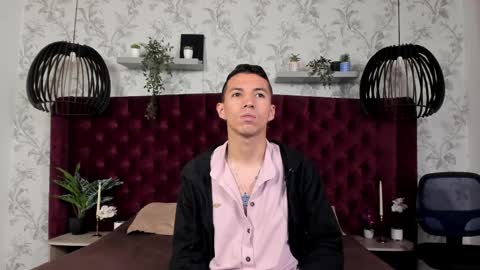 Snapshot of dylan_ross_ chatting on April 4, 11:40 am Dylan online show from April 4, 11:40 am