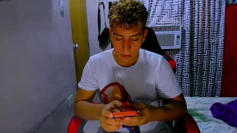 Snapshot of dylan_yvt chatting on January 15, 3:50 pm yohe online show from January 15, 3:50 pm