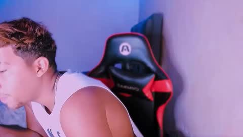 Snapshot of dylan_yvt chatting on March 7, 2:25 pm yohe online show from March 7, 2:25 pm