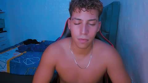 Snapshot of dylan_yvt chatting on March 27, 9:03 pm yohe online show from March 27, 9:03 pm