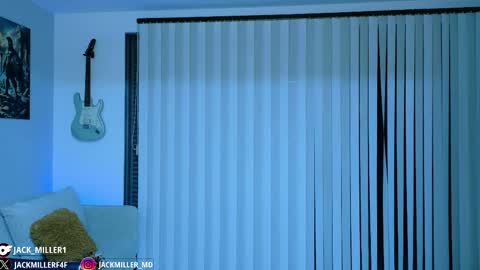 Snapshot of dylanrivera_ chatting on October 31, 11:17 pm Dylan Rivera online show from October 31, 11:17 pm