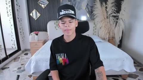 dylanroyce_ online show from March 10, 12:43 pm