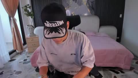 dylanroyce_ online show from April 27, 12:47 pm