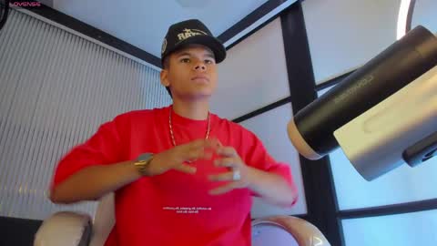 dylanroyce_ online show from May 2, 1:16 pm