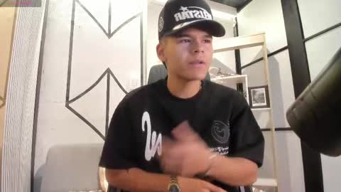 dylanroyce_ online show from May 12, 12:46 pm