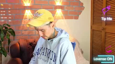 D Y L A N online show from October 21, 9:04 pm