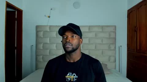 Snapshot of dylantaylor_1 chatting on February 18, 2:40 am Dylan Taylor online show from February 18, 2:40 am