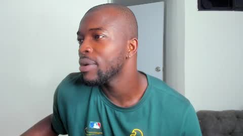 Snapshot of dylantaylor_1 chatting on April 4, 11:18 am Dylan Taylor online show from April 4, 11:18 am